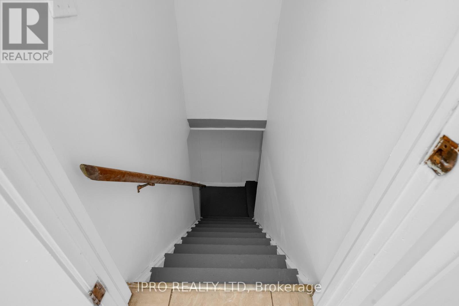 Photo 23 of 30 for 713 Adelaide Street N