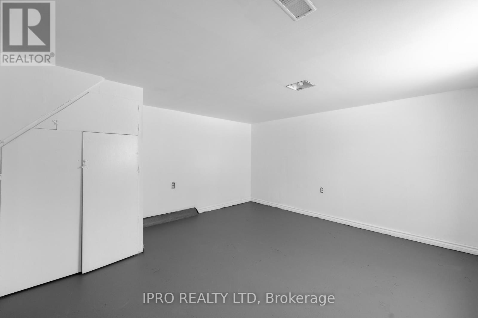 Photo 24 of 30 for 713 Adelaide Street N