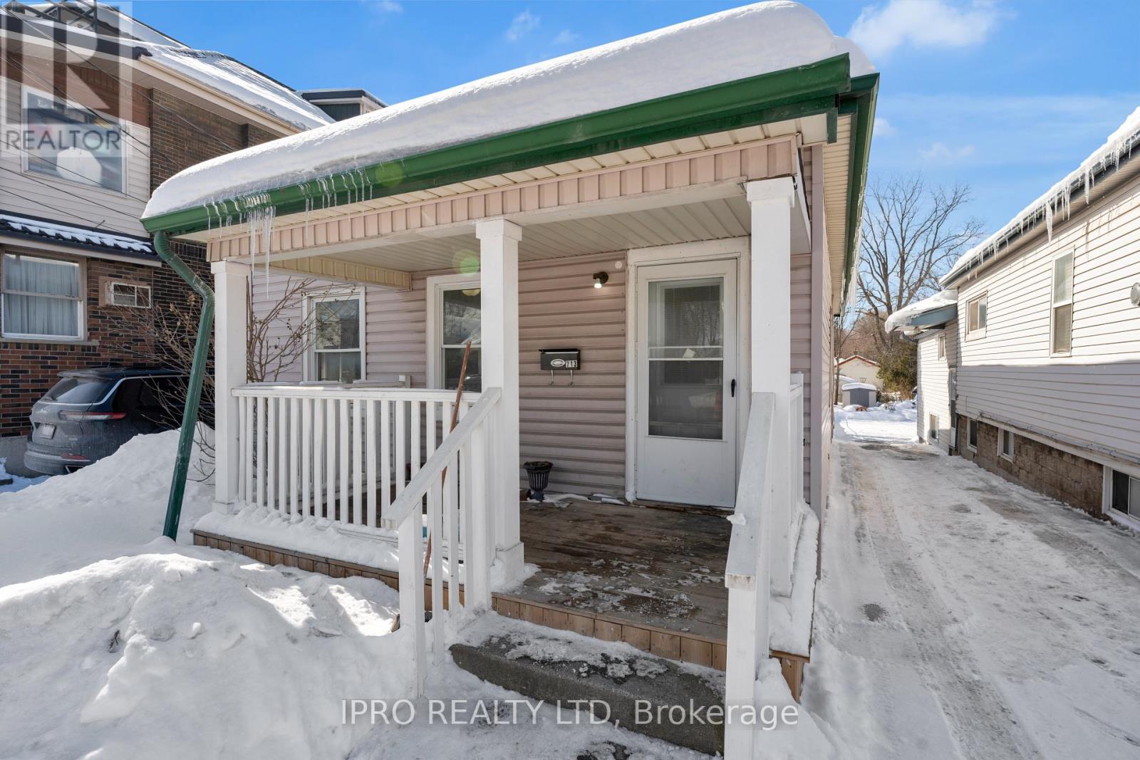 Photo 3 of 30 for 713 Adelaide Street N