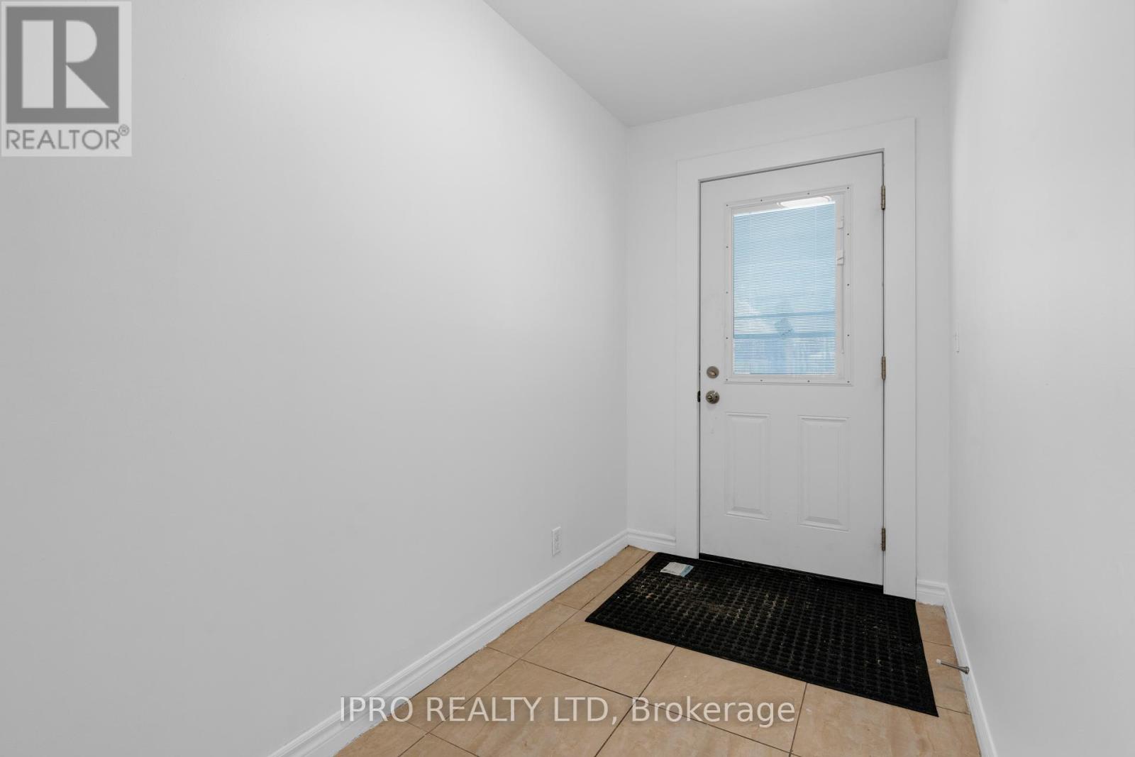 Photo 4 of 30 for 713 Adelaide Street N