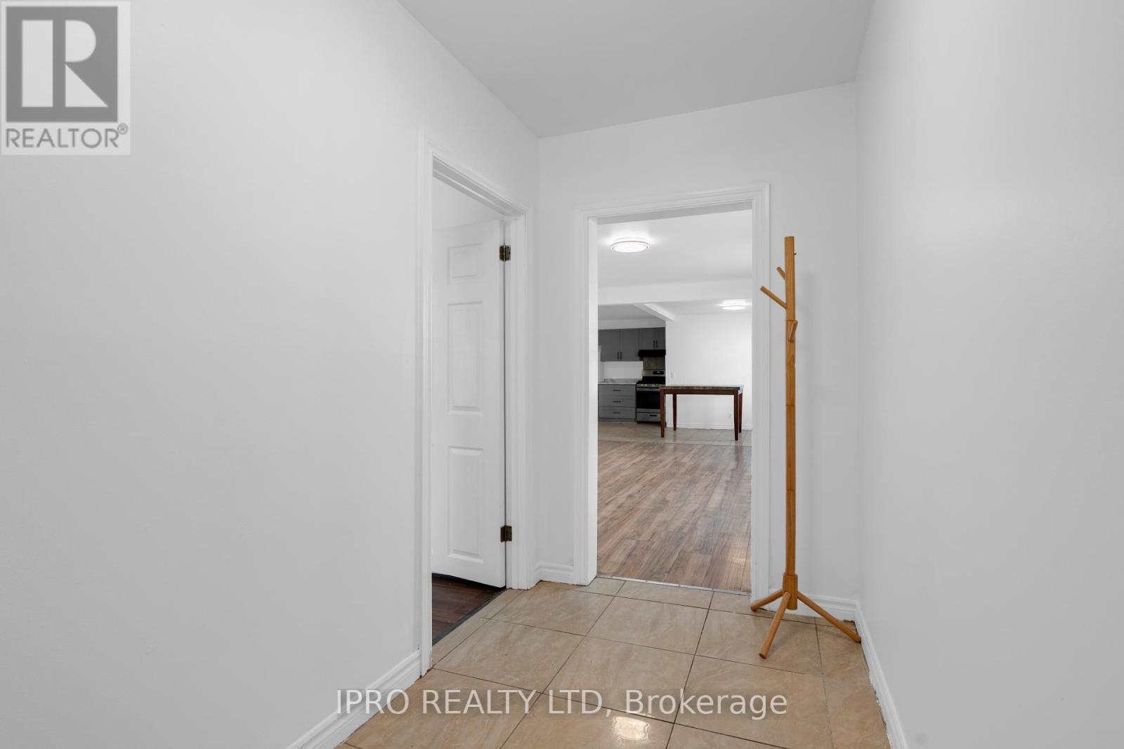 Photo 5 of 30 for 713 Adelaide Street N