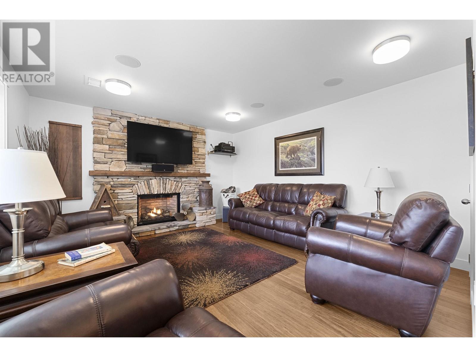 3072 Lazy A Street, Coquitlam, British Columbia  V3C 3N9 - Photo 10 - R2970508