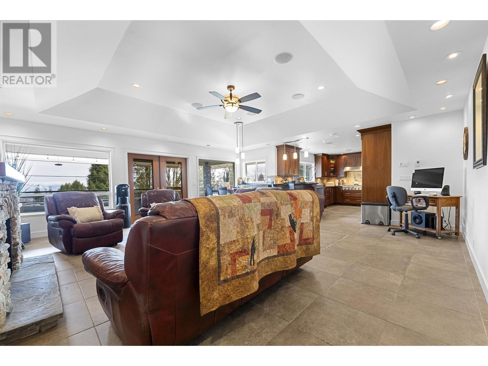3072 Lazy A Street, Coquitlam, British Columbia  V3C 3N9 - Photo 11 - R2970508