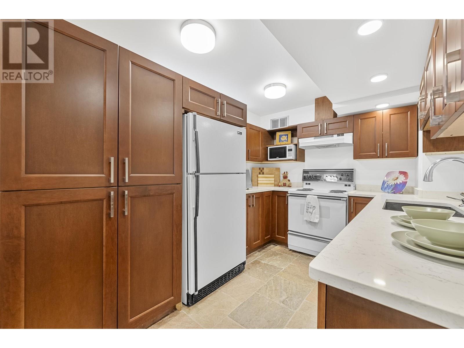 3072 Lazy A Street, Coquitlam, British Columbia  V3C 3N9 - Photo 30 - R2970508