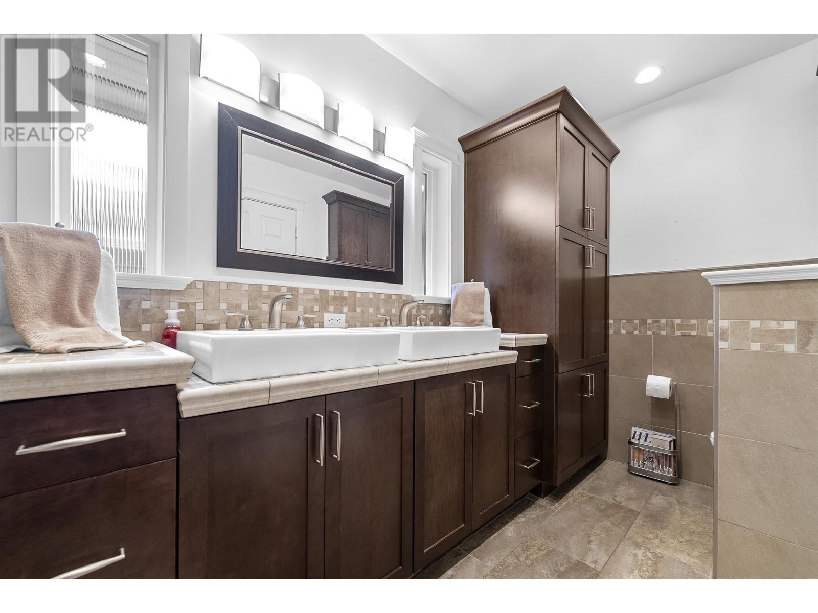 3072 Lazy A Street, Coquitlam, British Columbia  V3C 3N9 - Photo 25 - R2970508
