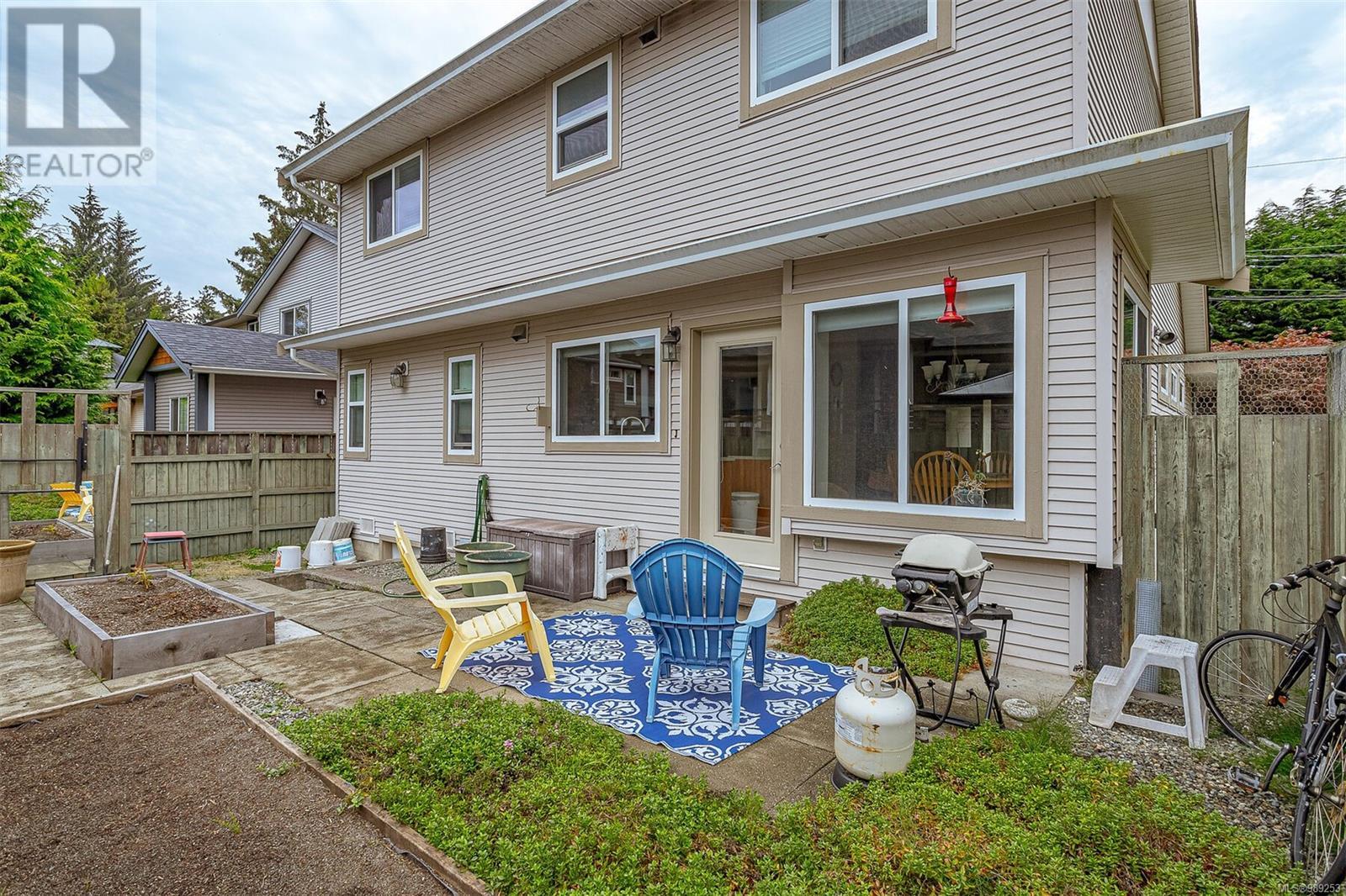 Property at 1914 Maple Ave S image 1