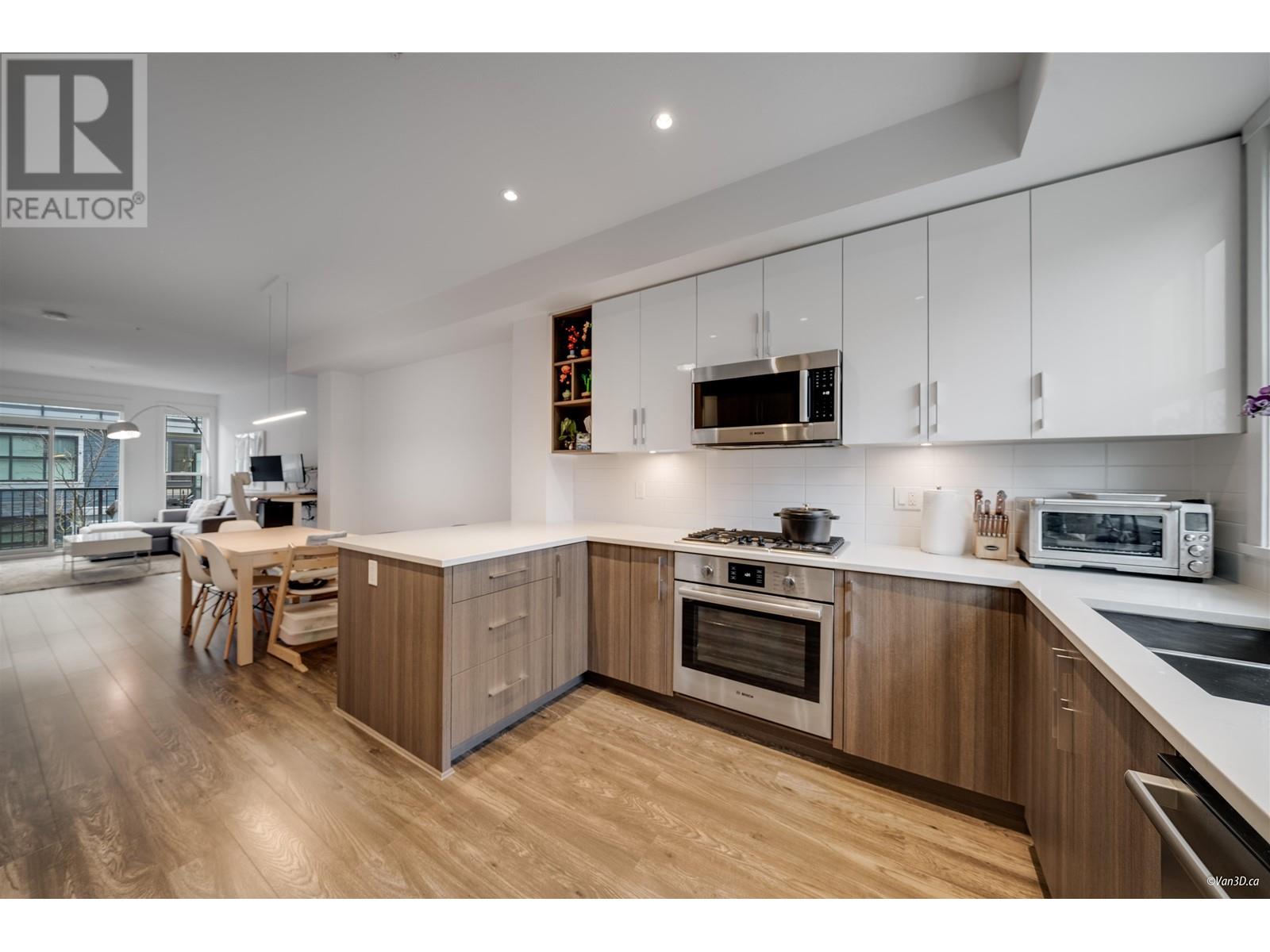 Listing Picture 14 of 28 : 27 7039 MACPHERSON AVENUE, Burnaby / 本拿比 - 魯藝地產 Yvonne Lu Group - MLS Medallion Club Member