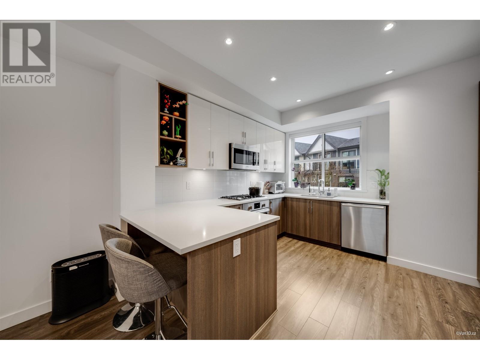 Listing Picture 16 of 28 : 27 7039 MACPHERSON AVENUE, Burnaby / 本拿比 - 魯藝地產 Yvonne Lu Group - MLS Medallion Club Member