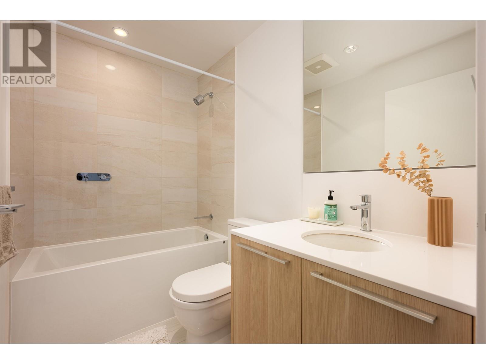 Listing Picture 13 of 18 : 705 6622 PEARSON WAY, Richmond / 烈治文 - 魯藝地產 Yvonne Lu Group - MLS Medallion Club Member