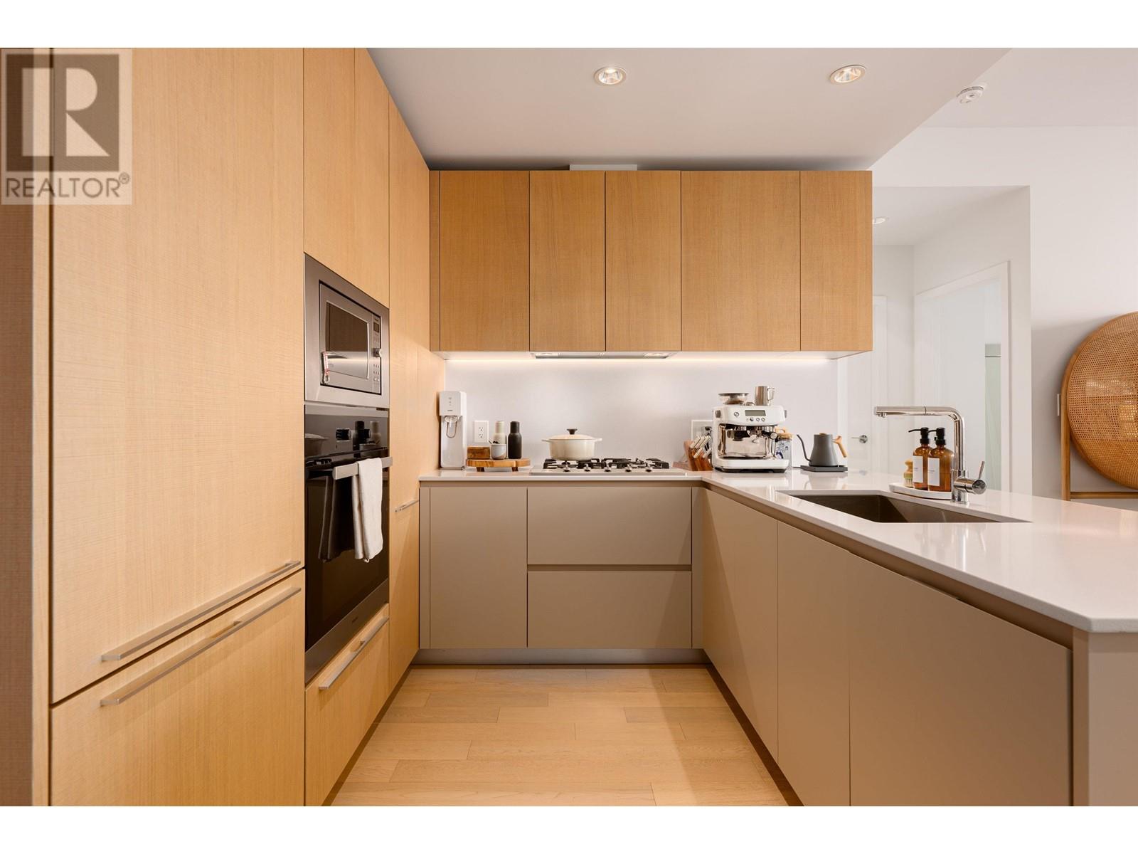 Listing Picture 2 of 18 : 705 6622 PEARSON WAY, Richmond / 烈治文 - 魯藝地產 Yvonne Lu Group - MLS Medallion Club Member