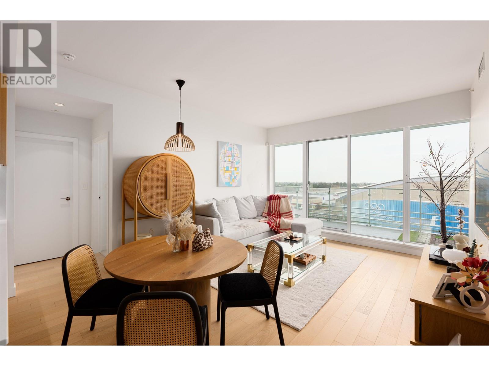 Listing Picture 3 of 18 : 705 6622 PEARSON WAY, Richmond / 烈治文 - 魯藝地產 Yvonne Lu Group - MLS Medallion Club Member