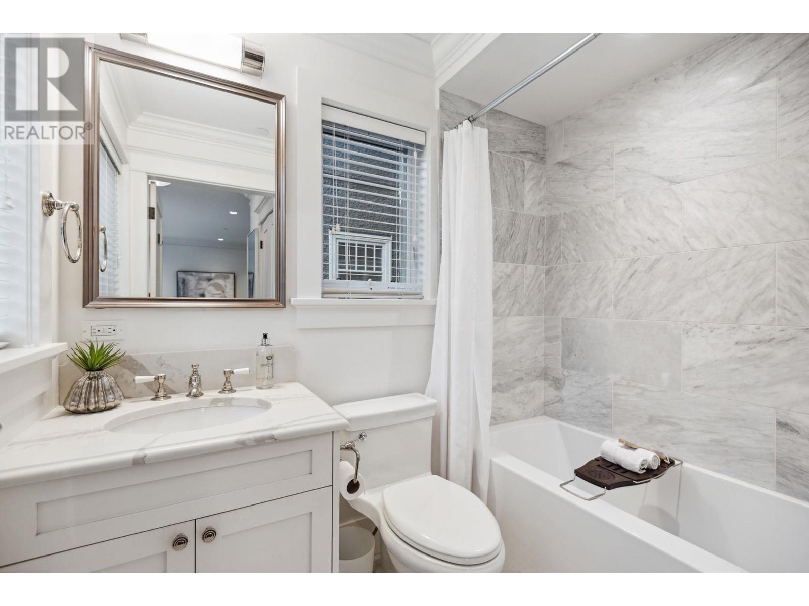 Listing Picture 19 of 24 : 3182 BURRARD STREET, Vancouver / 溫哥華 - 魯藝地產 Yvonne Lu Group - MLS Medallion Club Member