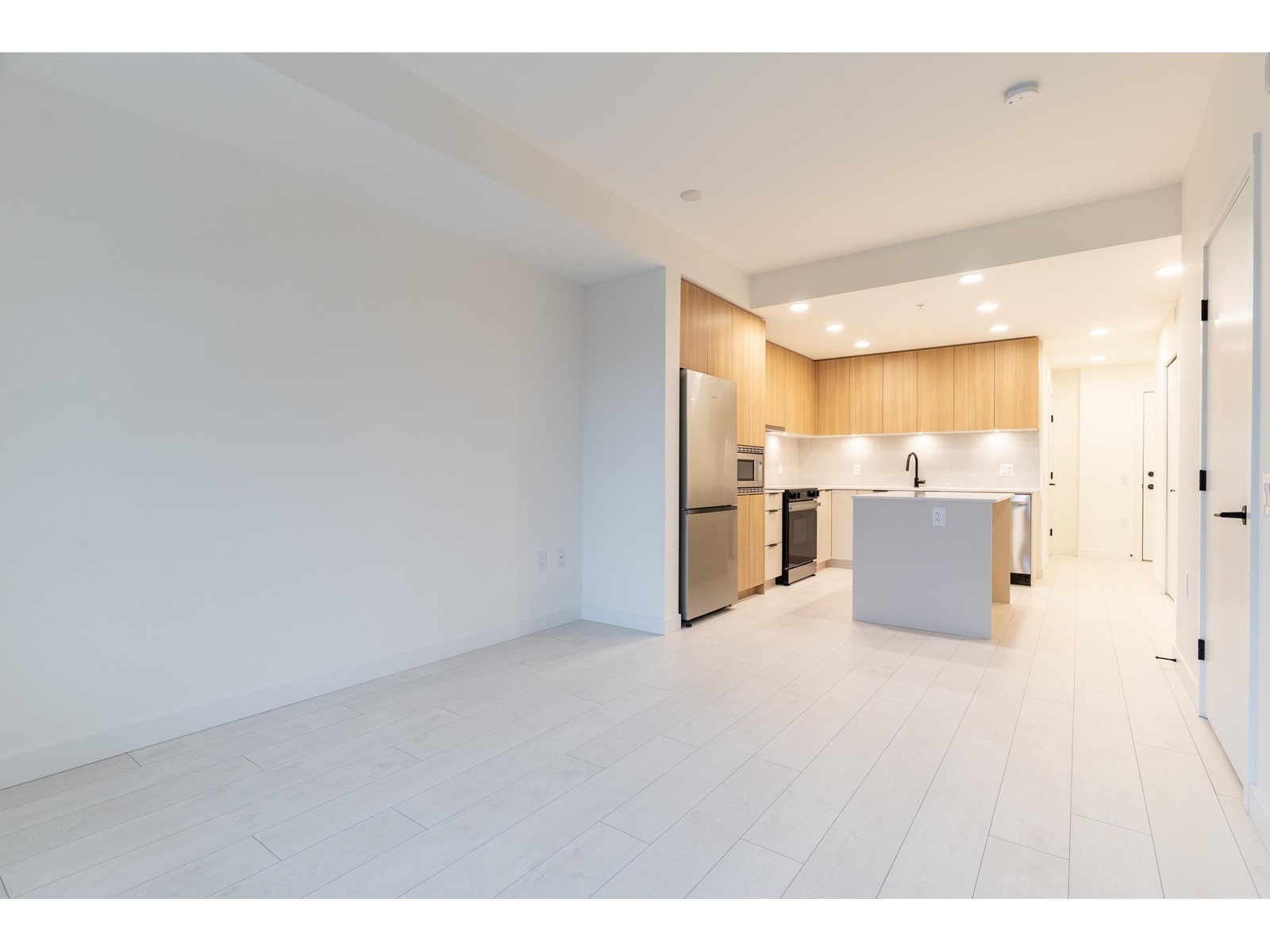 504 13439 94a Avenue, Surrey, British Columbia  V3V 0G9 - Photo 9 - R2970643