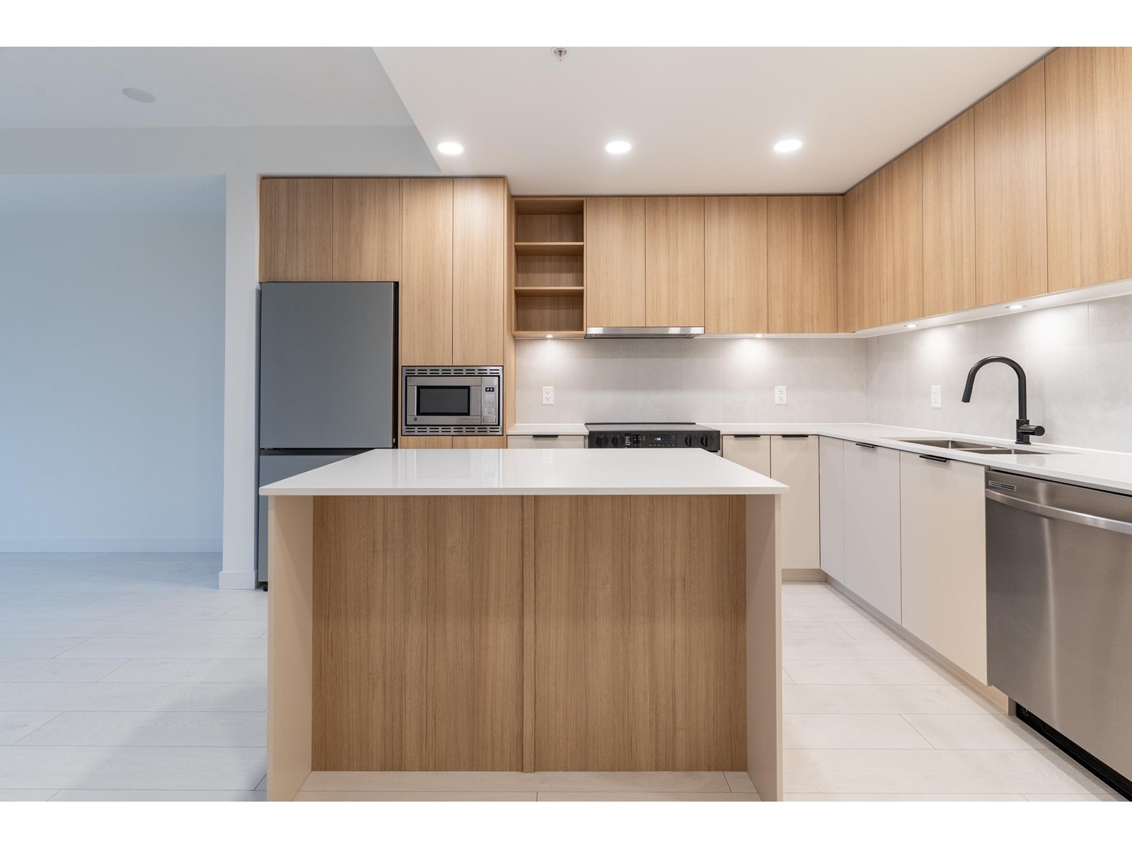 504 13439 94a Avenue, Surrey, British Columbia  V3V 0G9 - Photo 4 - R2970643