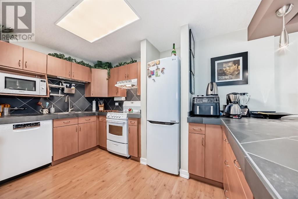 Property at 204, 328 Cedar Crescent SW image 3