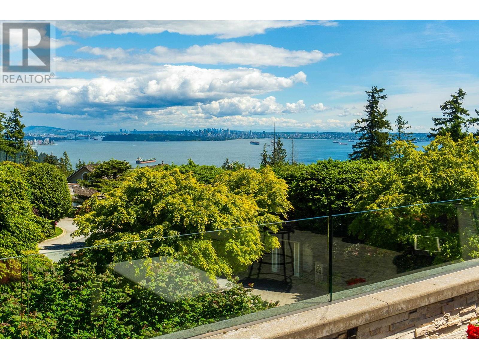 5401 West Vista Court, West Vancouver, British Columbia  V7W 3G8 - Photo 2 - R2971043