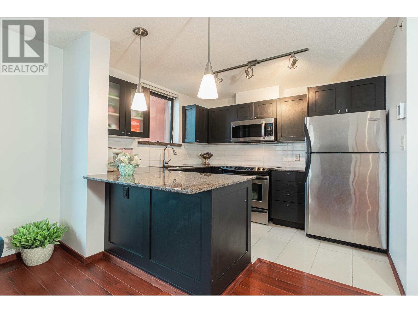 Listing Picture 7 of 18 : 605 7225 ACORN AVENUE, Burnaby / 本拿比 - 魯藝地產 Yvonne Lu Group - MLS Medallion Club Member