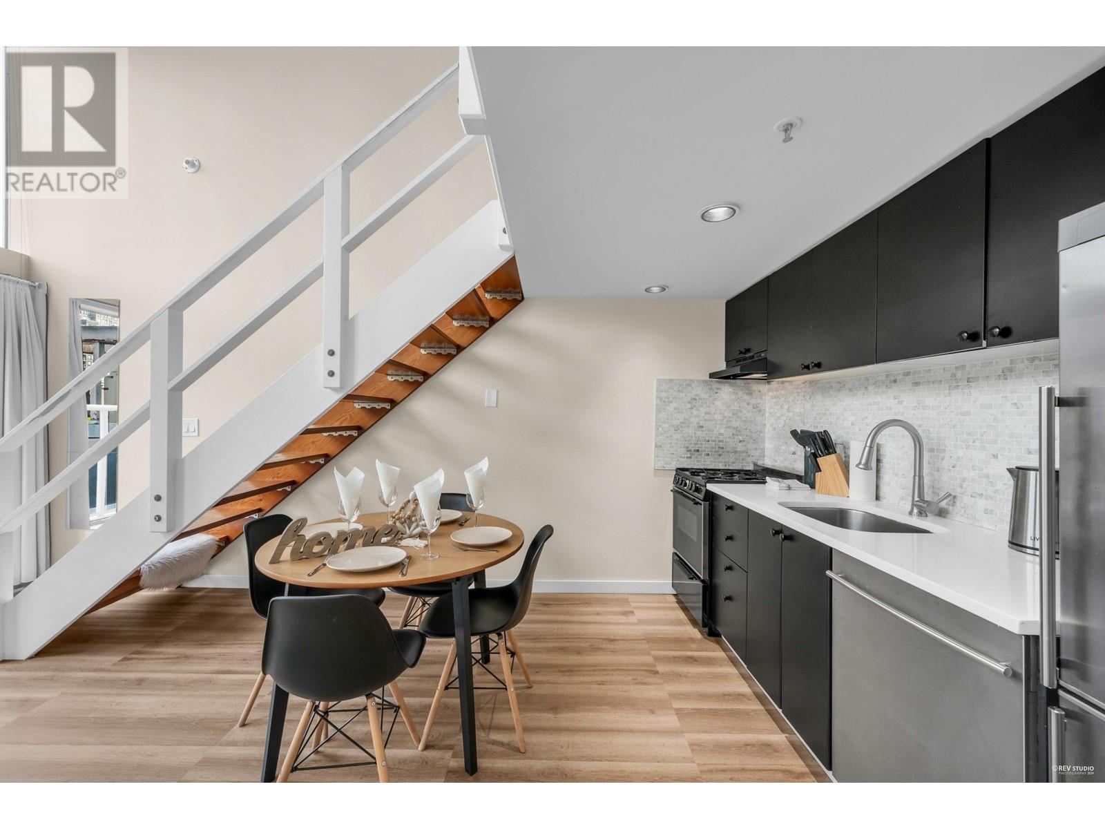 411 933 Seymour Street, Vancouver, British Columbia  V6B 6L6 - Photo 2 - R2971212