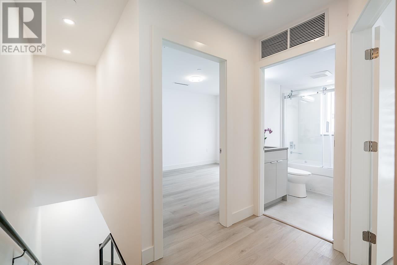1 1936 E 36th Avenue, Vancouver, British Columbia  V5P 1C8 - Photo 9 - R2970848