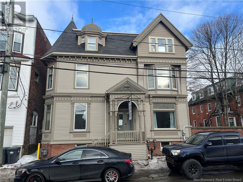 Property at 117 Carleton Street image 1