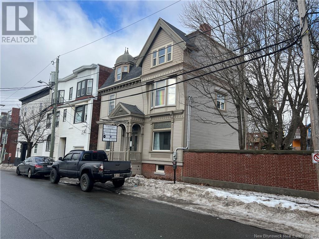 Property at 117 Carleton Street image 2