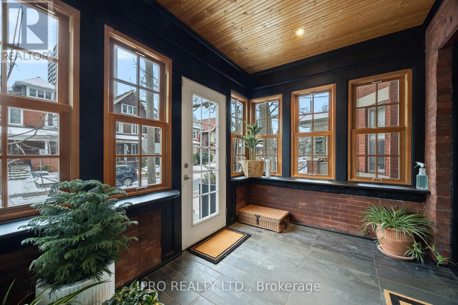 Property at 20 FAIRVIEW BOULEVARD image 2