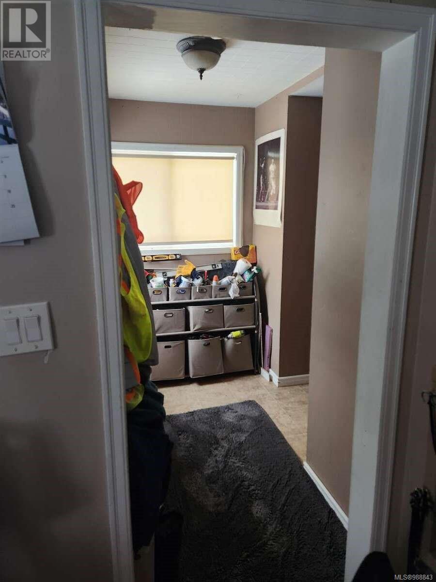 Property at 931 Dufferin St image 5