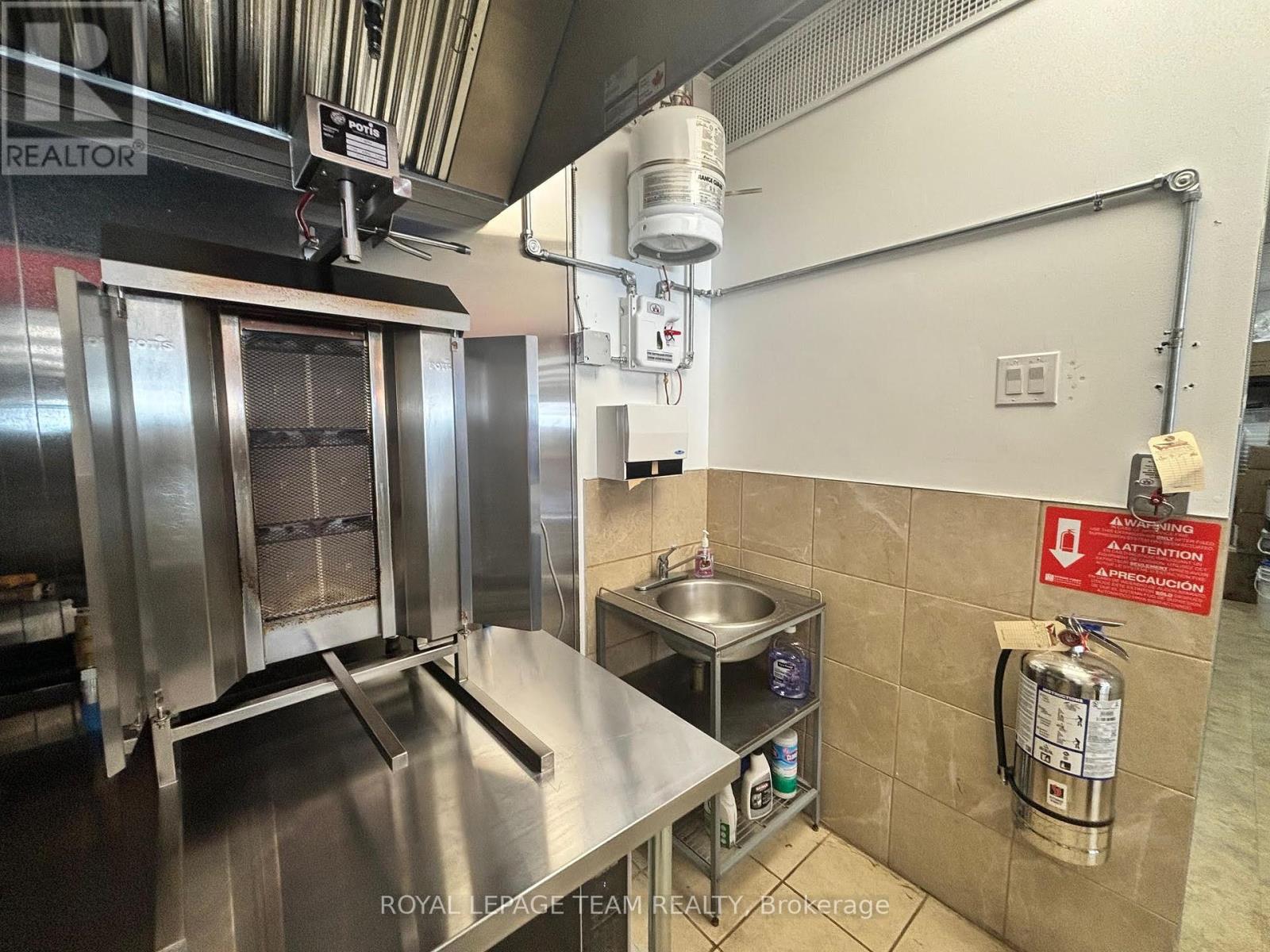 Unit B - 876 Montreal Road, Ottawa, Ontario  K1K 4L3 - Photo 11 - X11990681