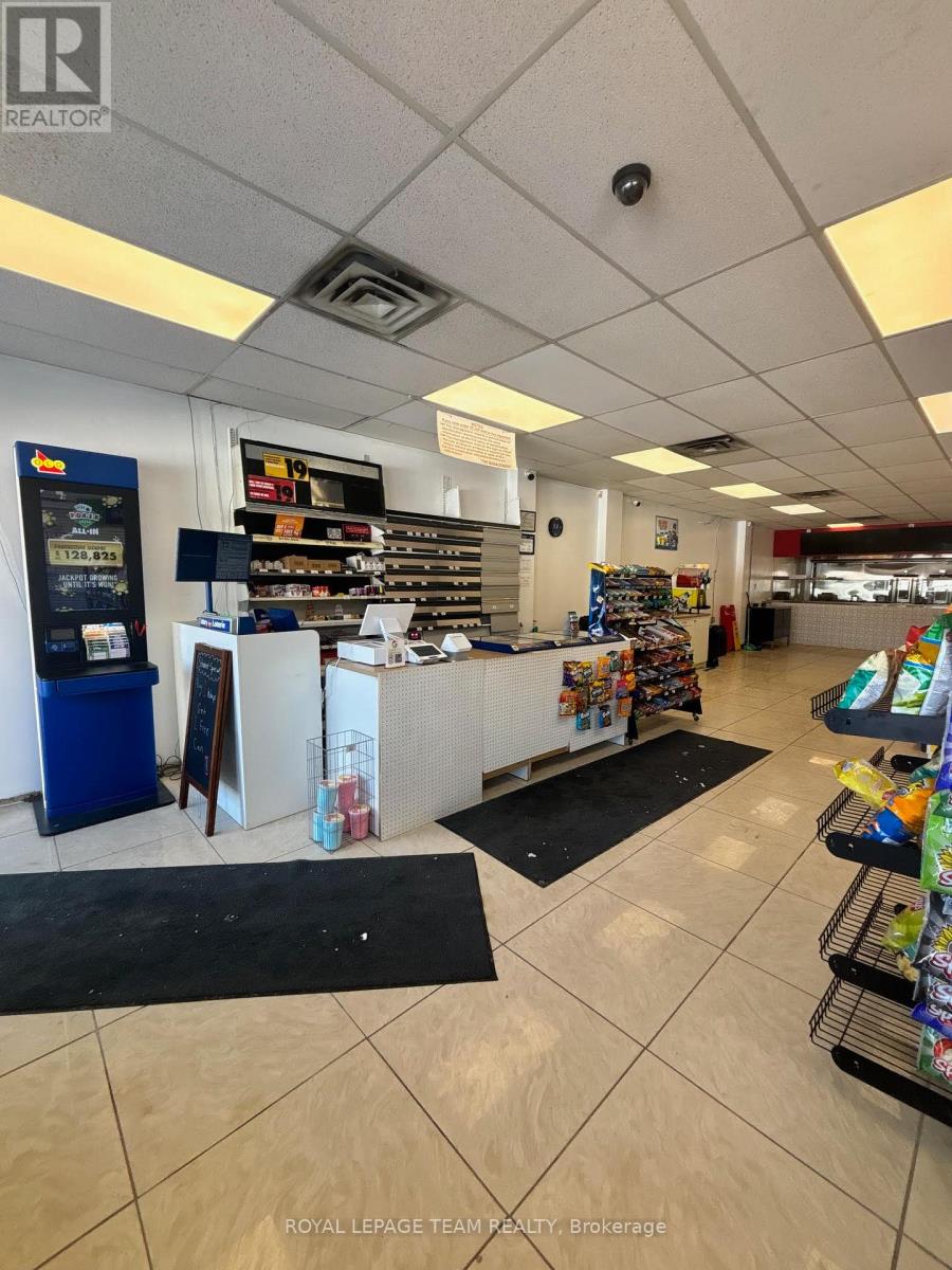 Unit B - 876 Montreal Road, Ottawa, Ontario  K1K 4L3 - Photo 3 - X11990681