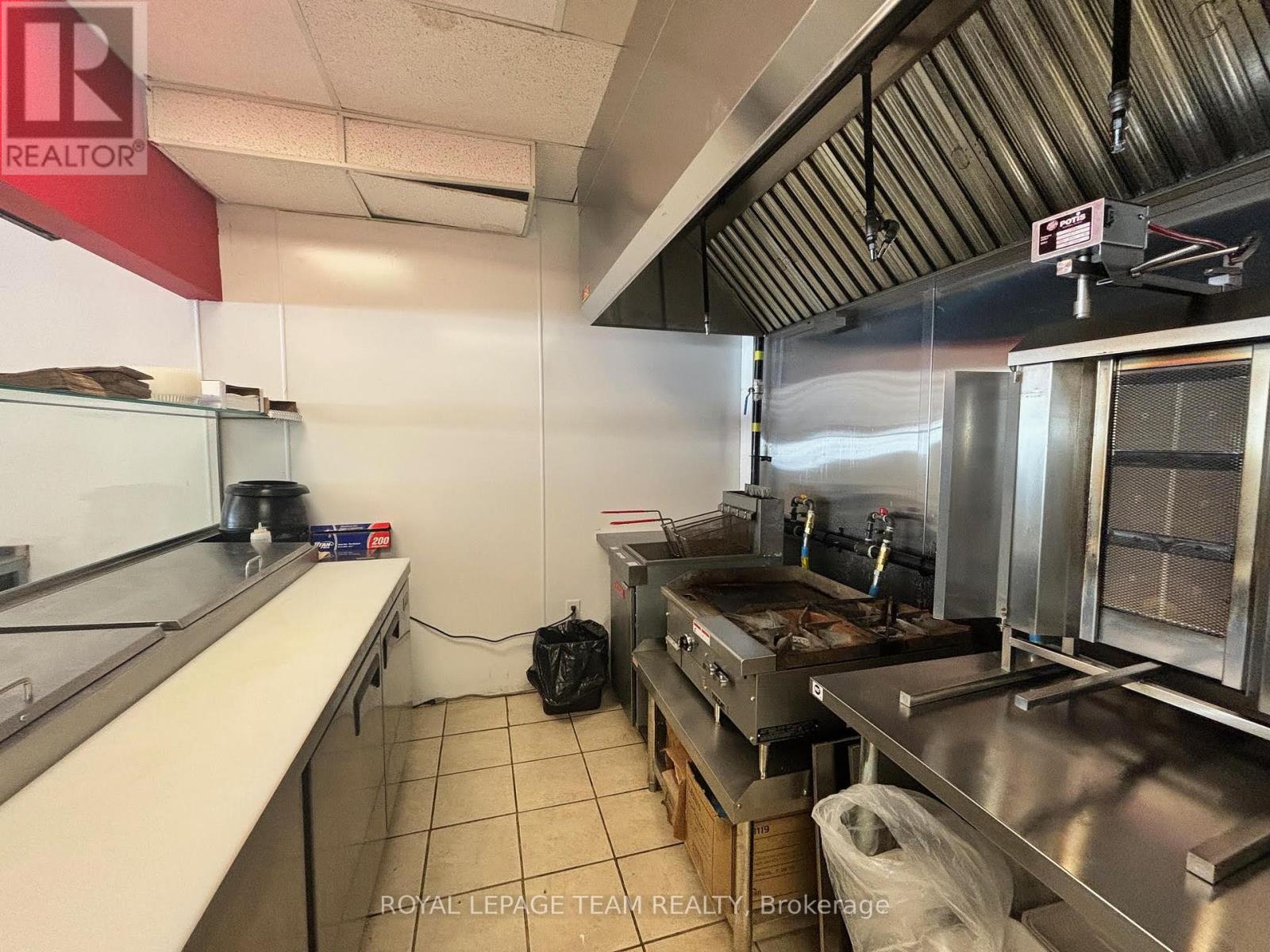 Unit B - 876 Montreal Road, Ottawa, Ontario  K1K 4L3 - Photo 8 - X11990681