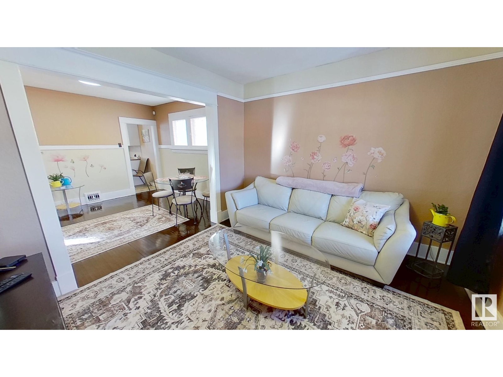Property at 11230 96 ST NW image 3