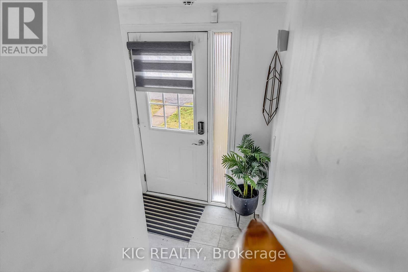 Property at 19 - 233 INNISFIL STREET image 3