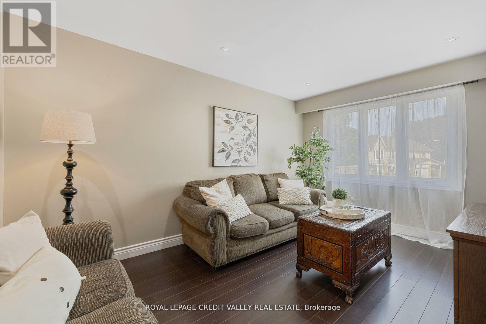 Property at 28 KINCAID COURT image 2
