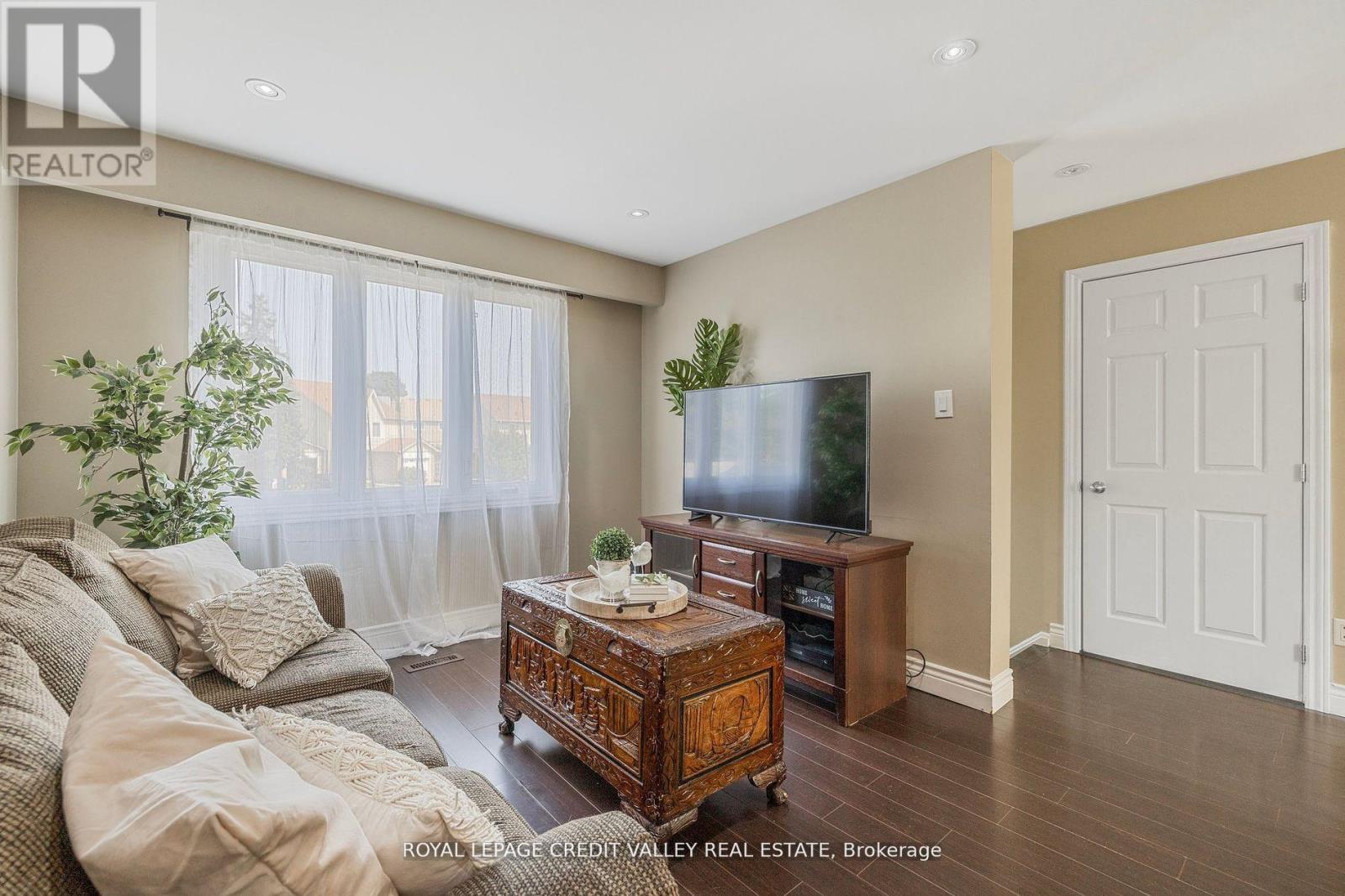 Property at 28 KINCAID COURT image 3