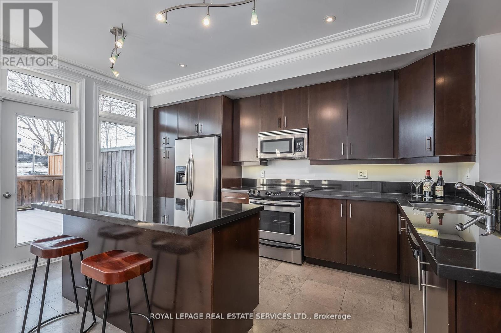 11 Shires Lane, Toronto, Ontario  M8Z 6C9 - Photo 10 - W11990910