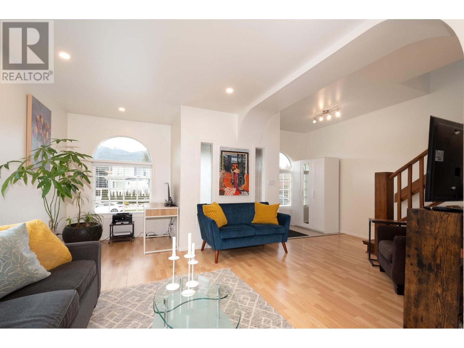 241-243 E 19th Street, North Vancouver, British Columbia  V7L 2Z1 - Photo 2 - R2969795