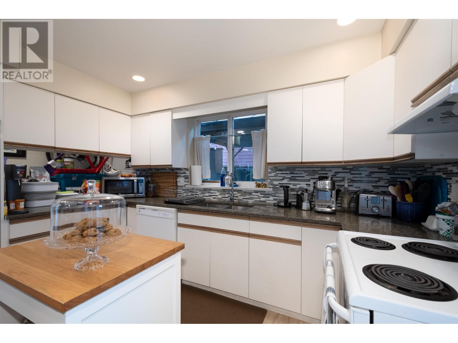 241-243 E 19th Street, North Vancouver, British Columbia  V7L 2Z1 - Photo 32 - R2969795