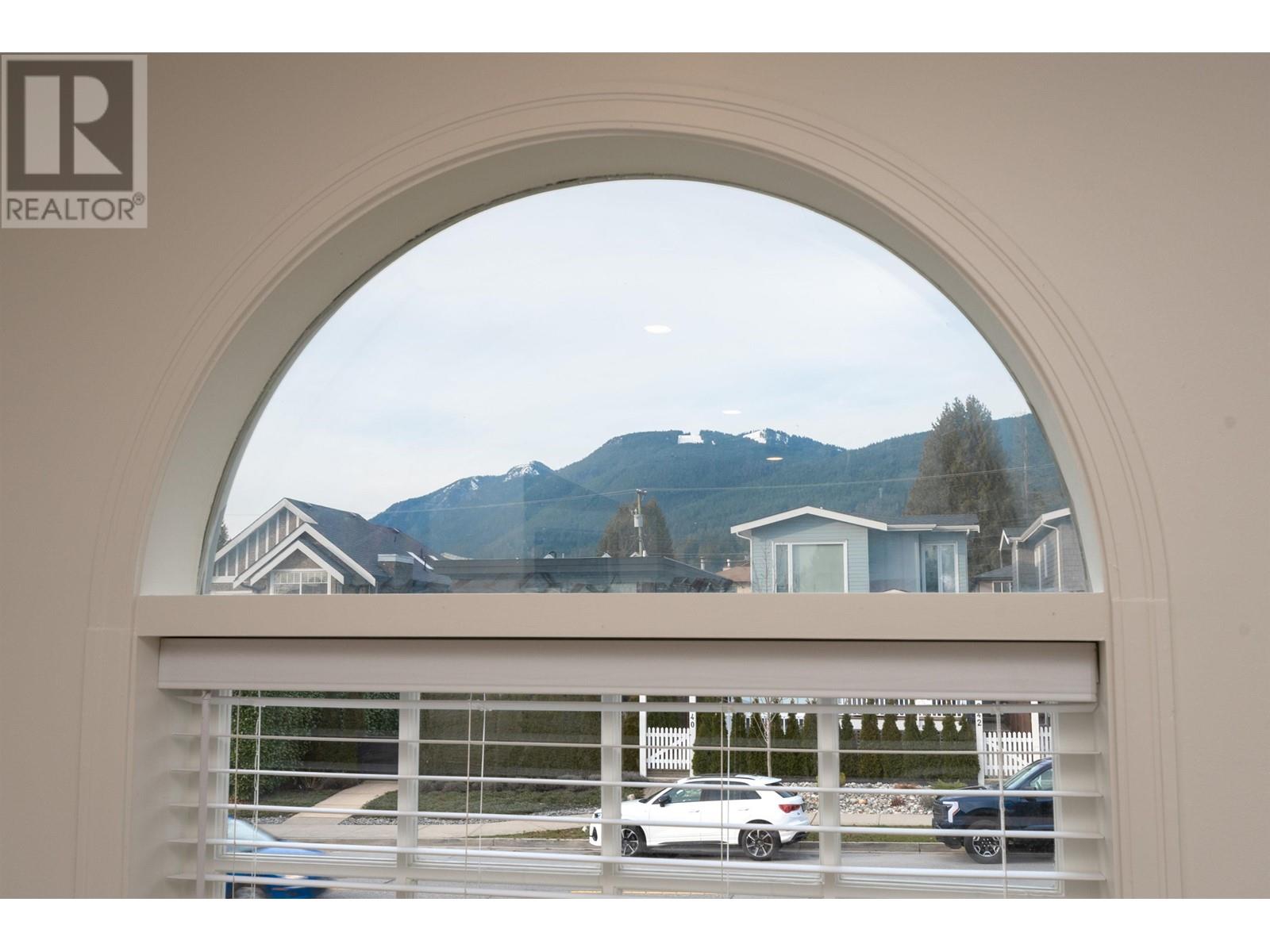 241-243 E 19th Street, North Vancouver, British Columbia  V7L 2Z1 - Photo 3 - R2969795