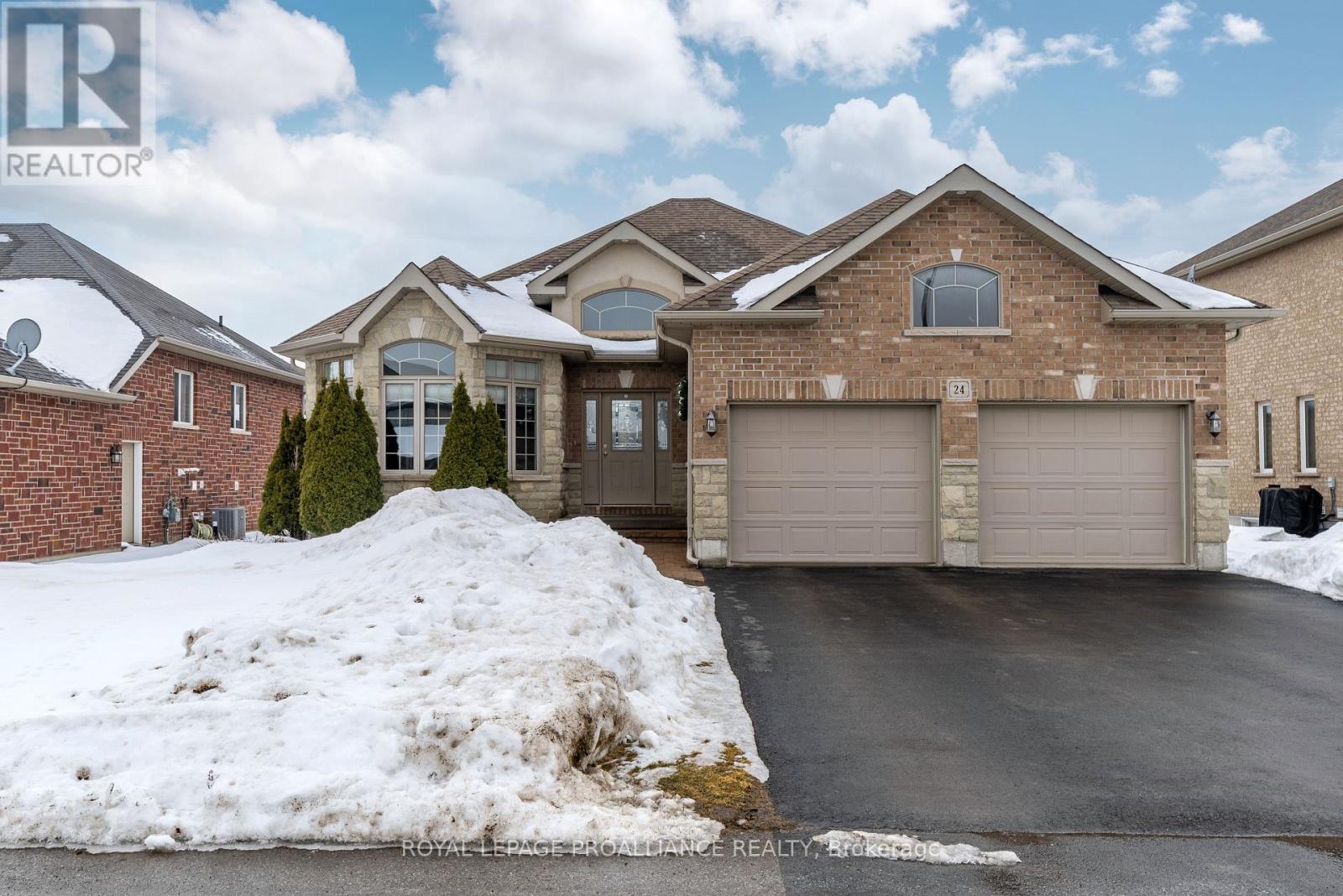 Property at 24 HAMPTON RIDGE DRIVE image 1