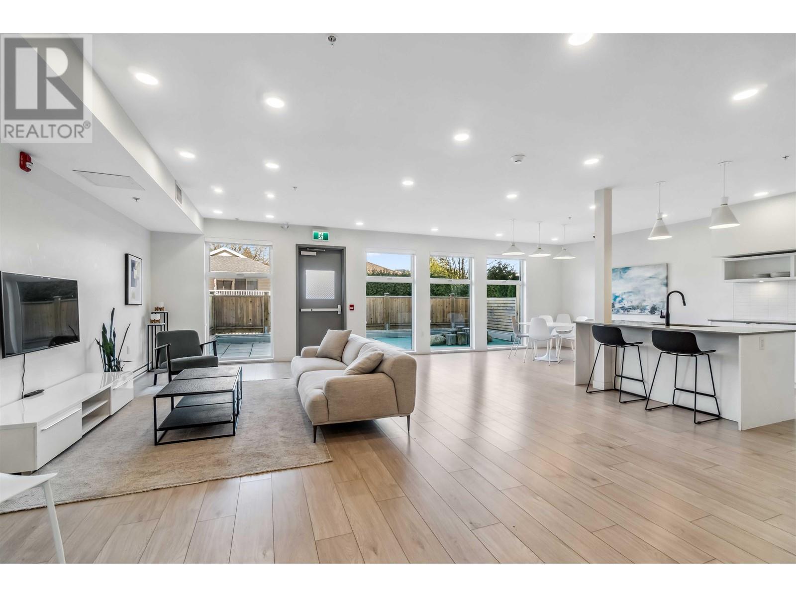 303 2345 Rindall Avenue, Port Coquitlam, British Columbia  V3C 1V3 - Photo 15 - R2971297