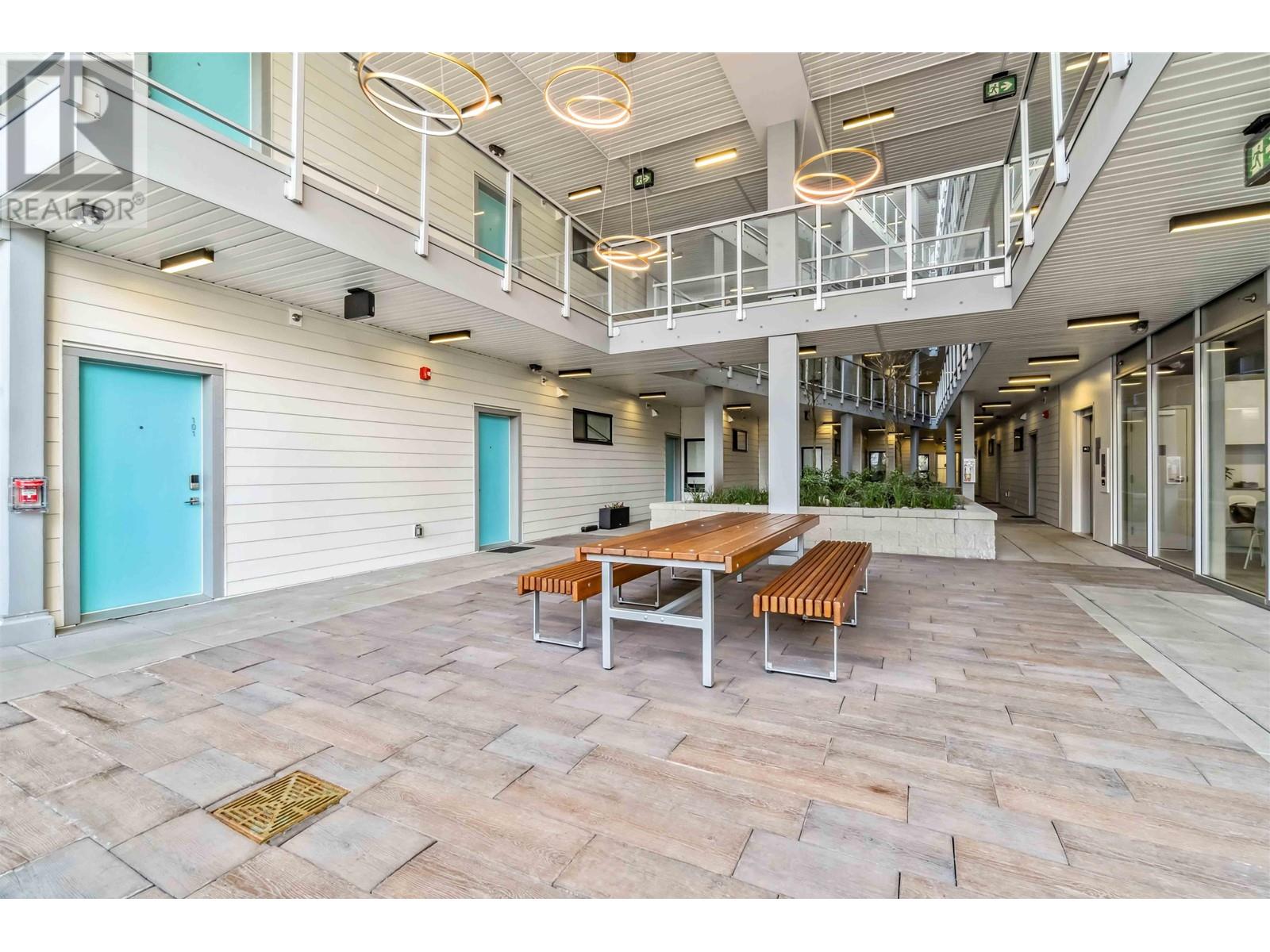 303 2345 Rindall Avenue, Port Coquitlam, British Columbia  V3C 1V3 - Photo 17 - R2971297