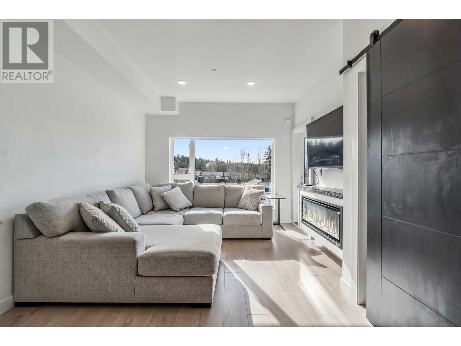 303 2345 Rindall Avenue, Port Coquitlam, British Columbia  V3C 1V3 - Photo 4 - R2971297