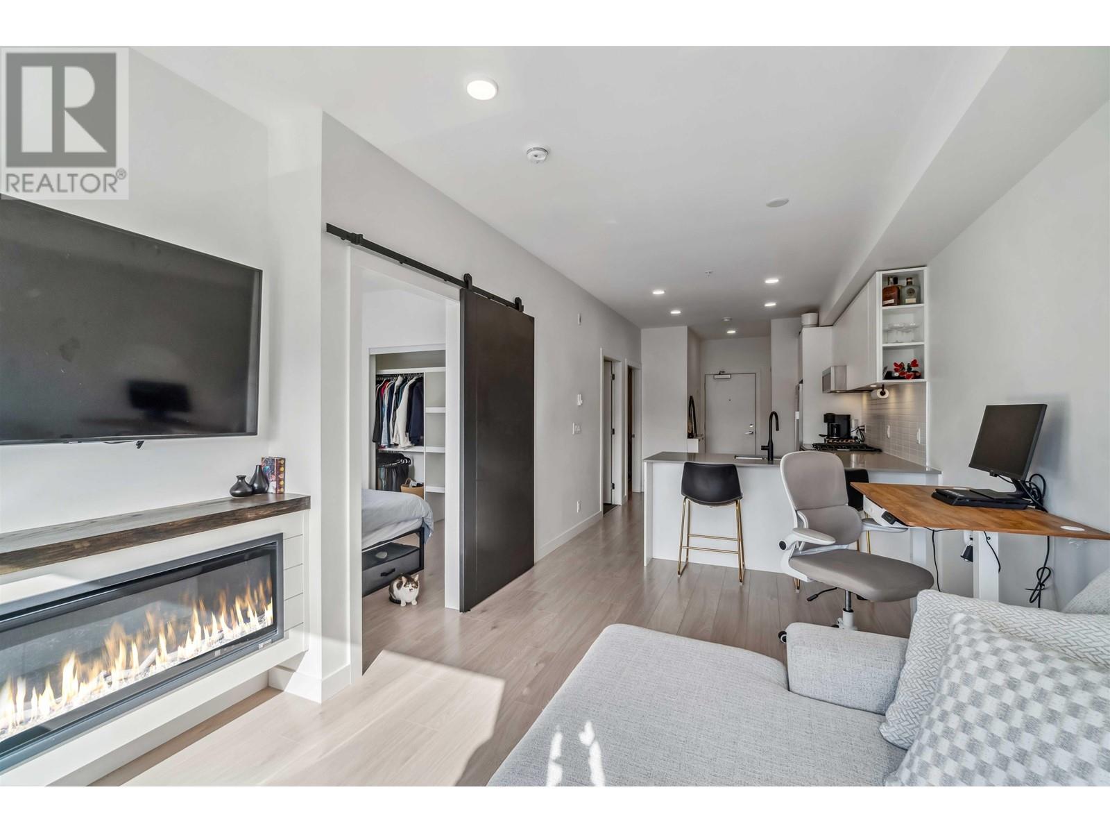 303 2345 Rindall Avenue, Port Coquitlam, British Columbia  V3C 1V3 - Photo 7 - R2971297