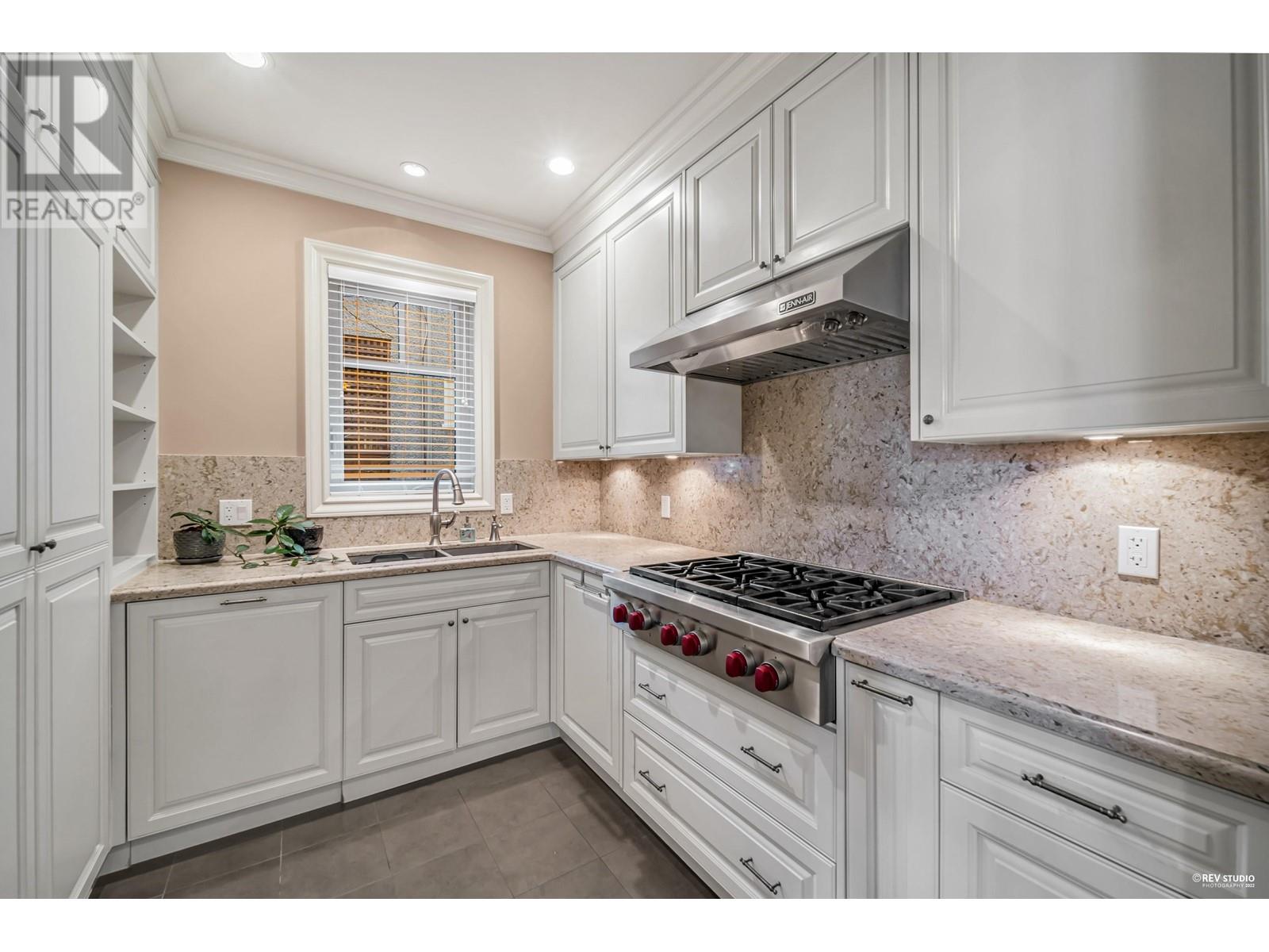 Listing Picture 13 of 35 : 1257 W 32 AVENUE, Vancouver / 溫哥華 - 魯藝地產 Yvonne Lu Group - MLS Medallion Club Member