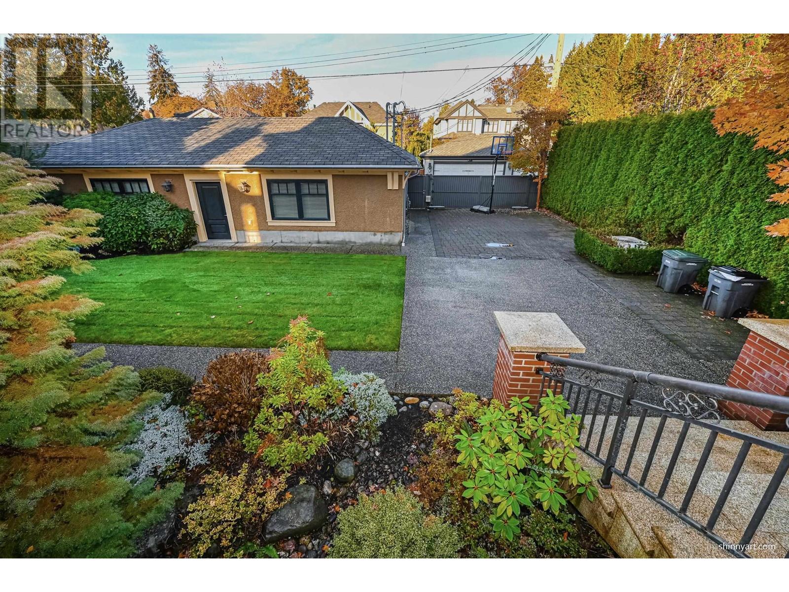 Listing Picture 31 of 35 : 1257 W 32 AVENUE, Vancouver / 溫哥華 - 魯藝地產 Yvonne Lu Group - MLS Medallion Club Member