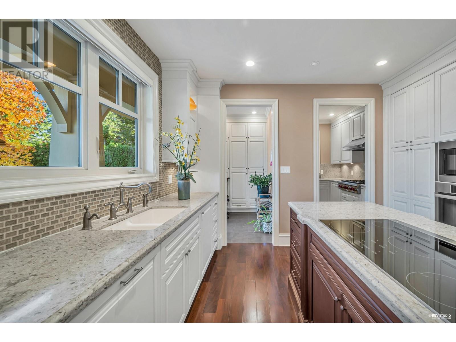 Listing Picture 11 of 35 : 1257 W 32 AVENUE, Vancouver / 溫哥華 - 魯藝地產 Yvonne Lu Group - MLS Medallion Club Member