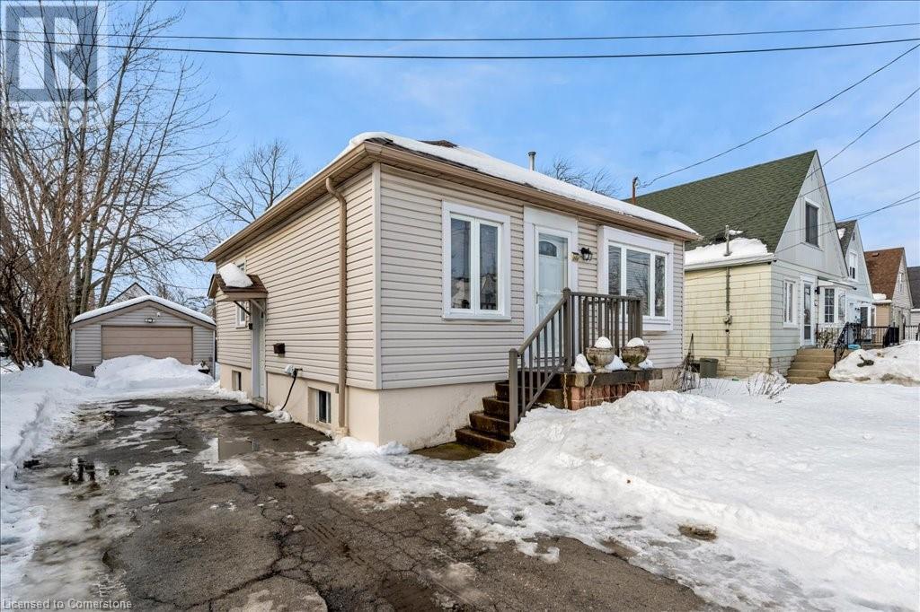 242 East 27th Street, Hamilton, Ontario  L8V 3G4 - Photo 3 - 40701902