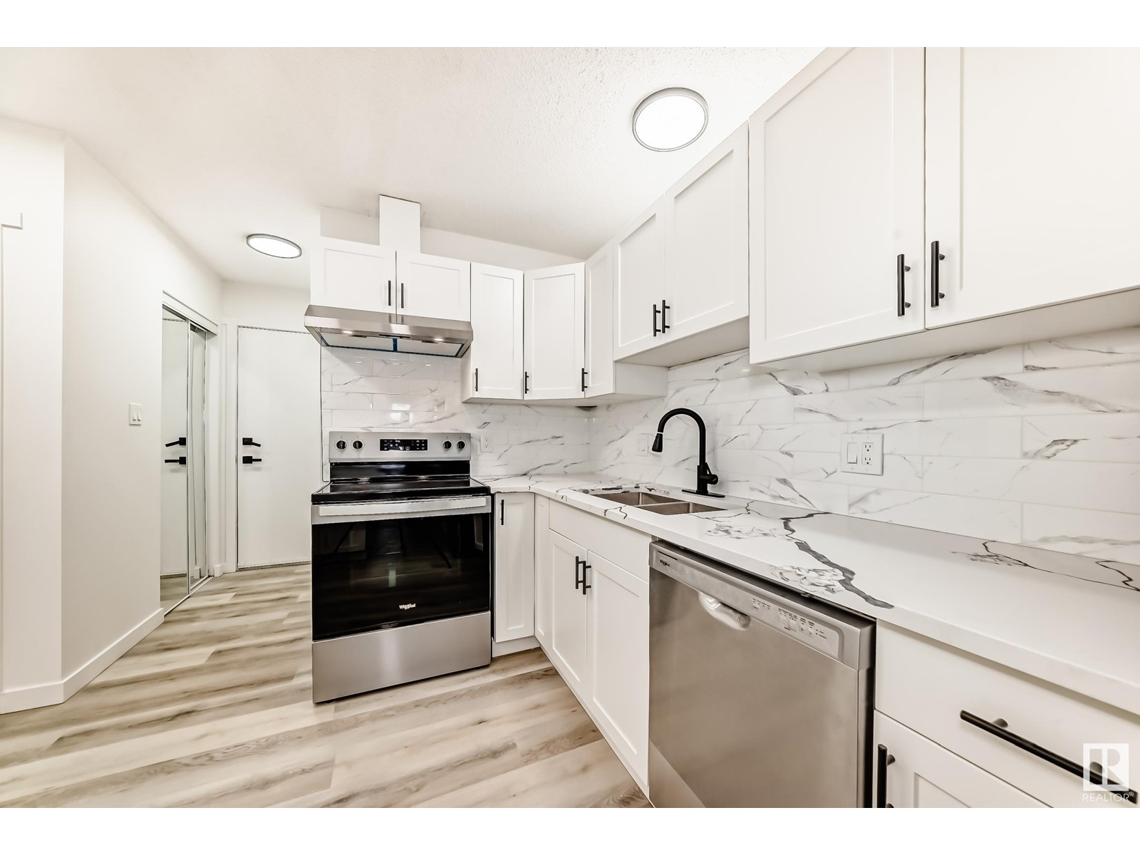 Property at 255 KNOTTWOOD RD N NW image 1
