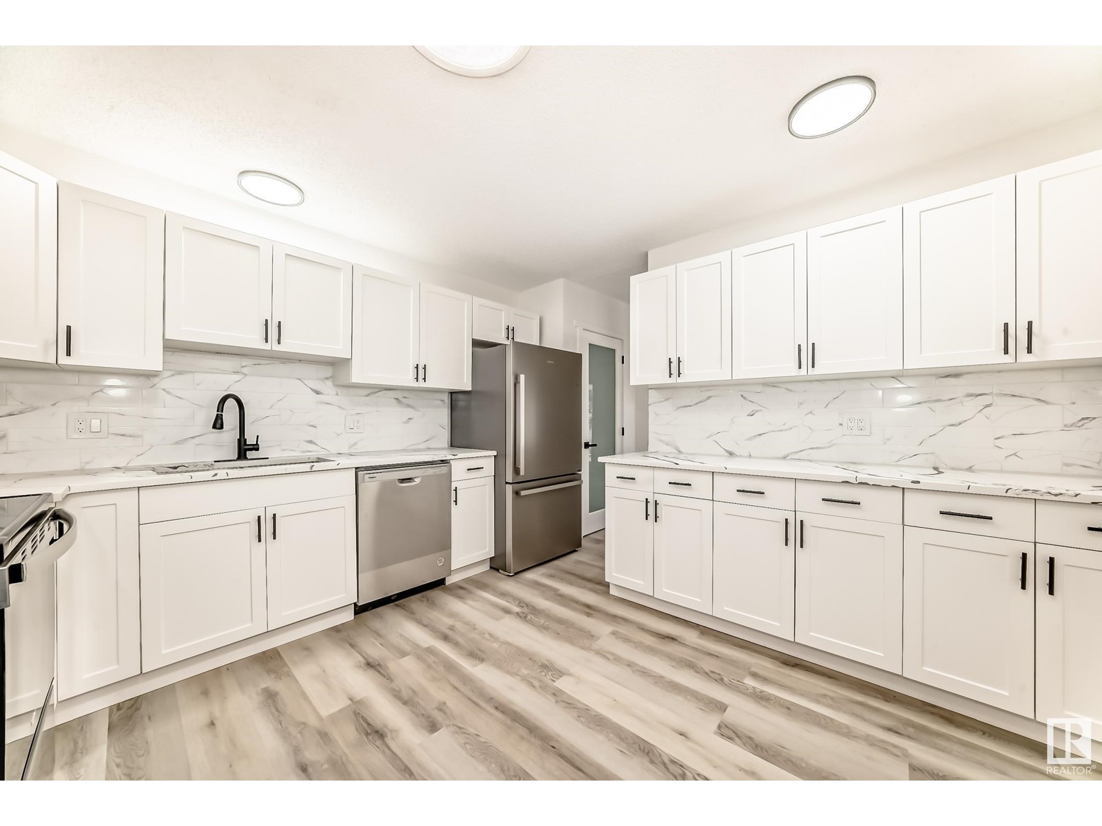 Property at 255 KNOTTWOOD RD N NW image 3