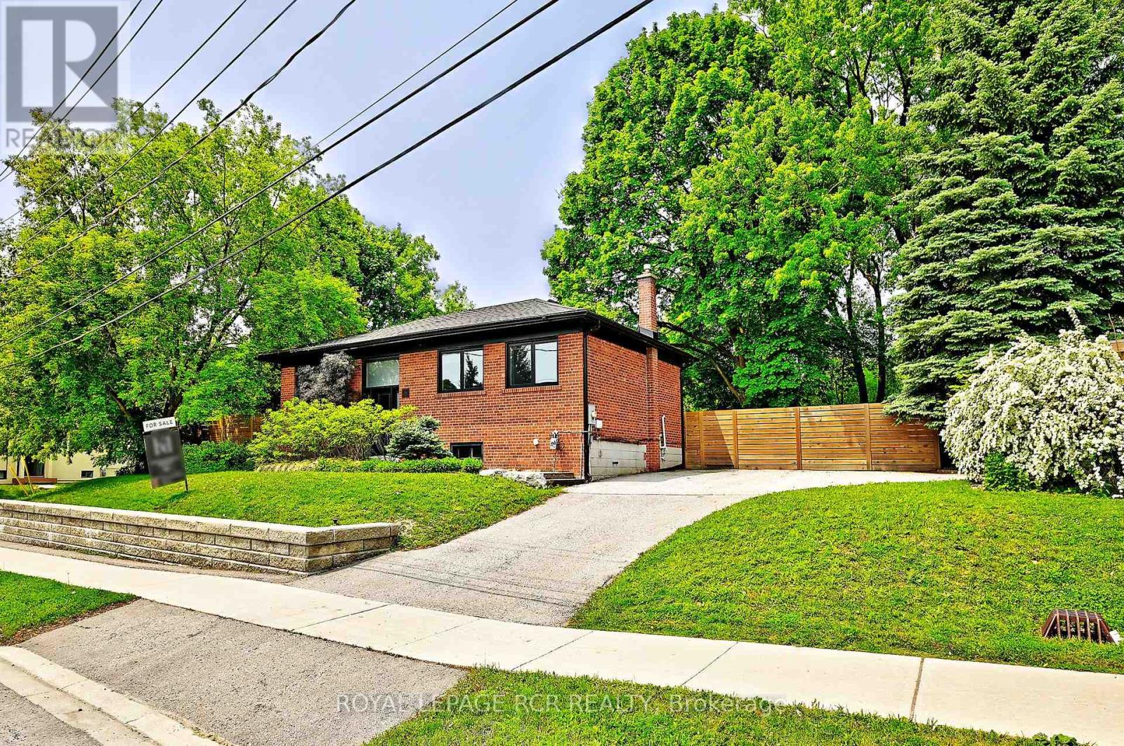 93 Queen Street, Newmarket (Central Newmarket), Ontario  L3Y 2E7 - Photo 2 - N11991085